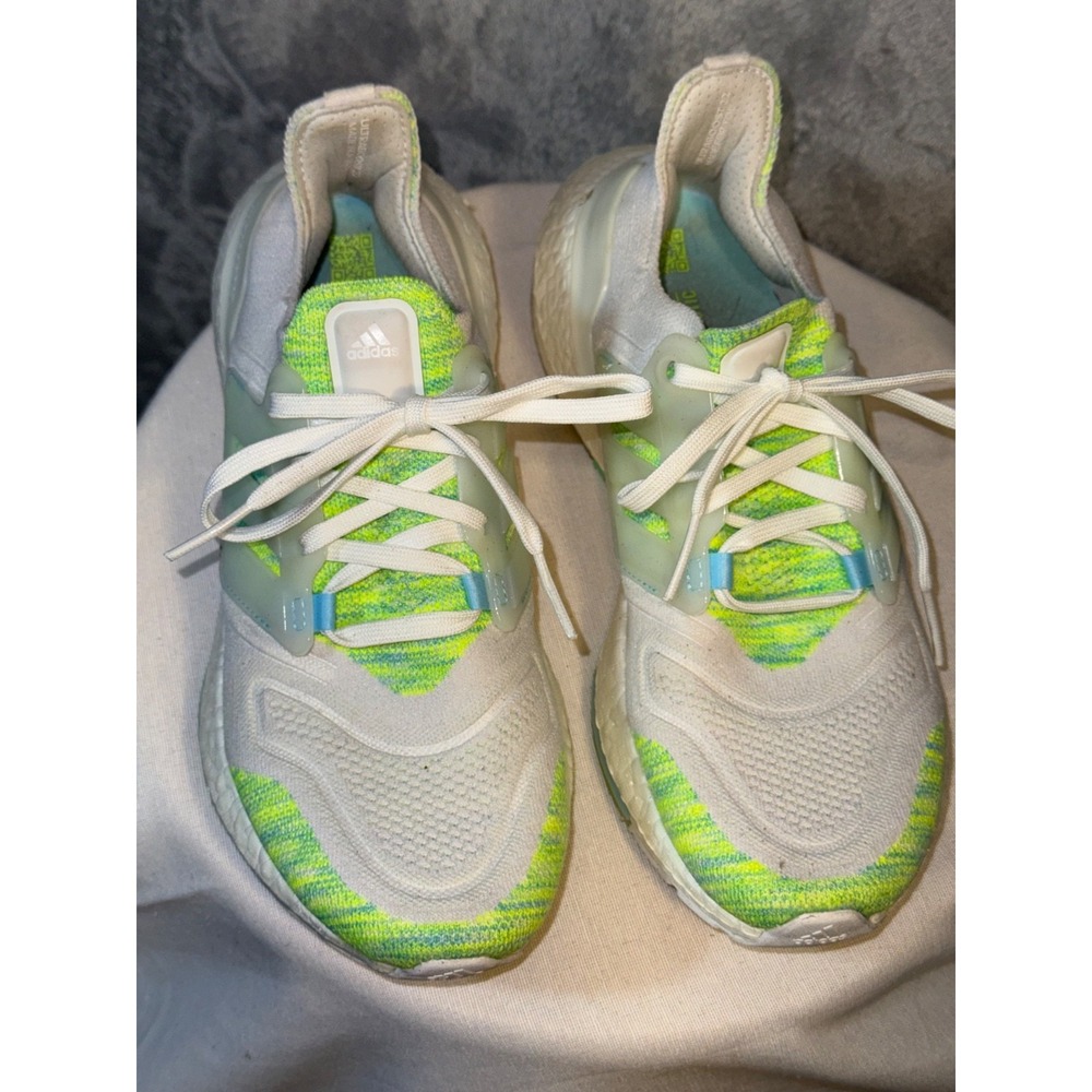 ADIDAS WOMEN'S ULTRABOOST 22 RUNNING SNEAKER SIZE 7.5 green white athletic shoe